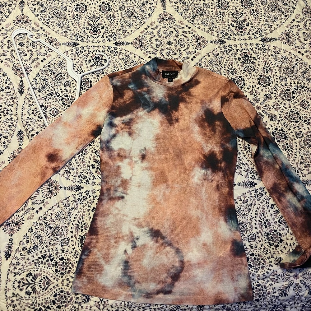 Bardot mock neck top size small. Beautiful colors